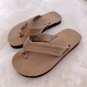 Kids premiere Rainbow Sandals. Sierra Brown 11-12